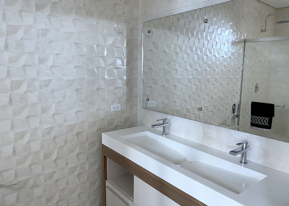 panama-real-estate-costa-del-este-mirador master bath2