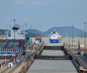 Moneda de Panamá, buque de carca puerto colon 